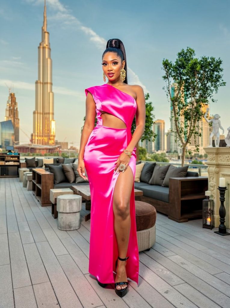 Main Character Neon — look 3